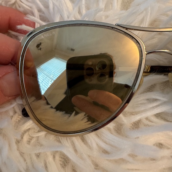 AUTHENTIC Women’s Chanel 18k Gold Mirrored Pilot Sunglasses - Picture 2 of 6